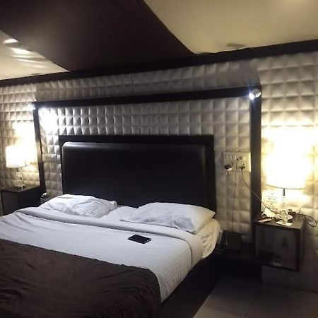 Whispering Woods Resort 罗纳瓦拉 外观 照片
