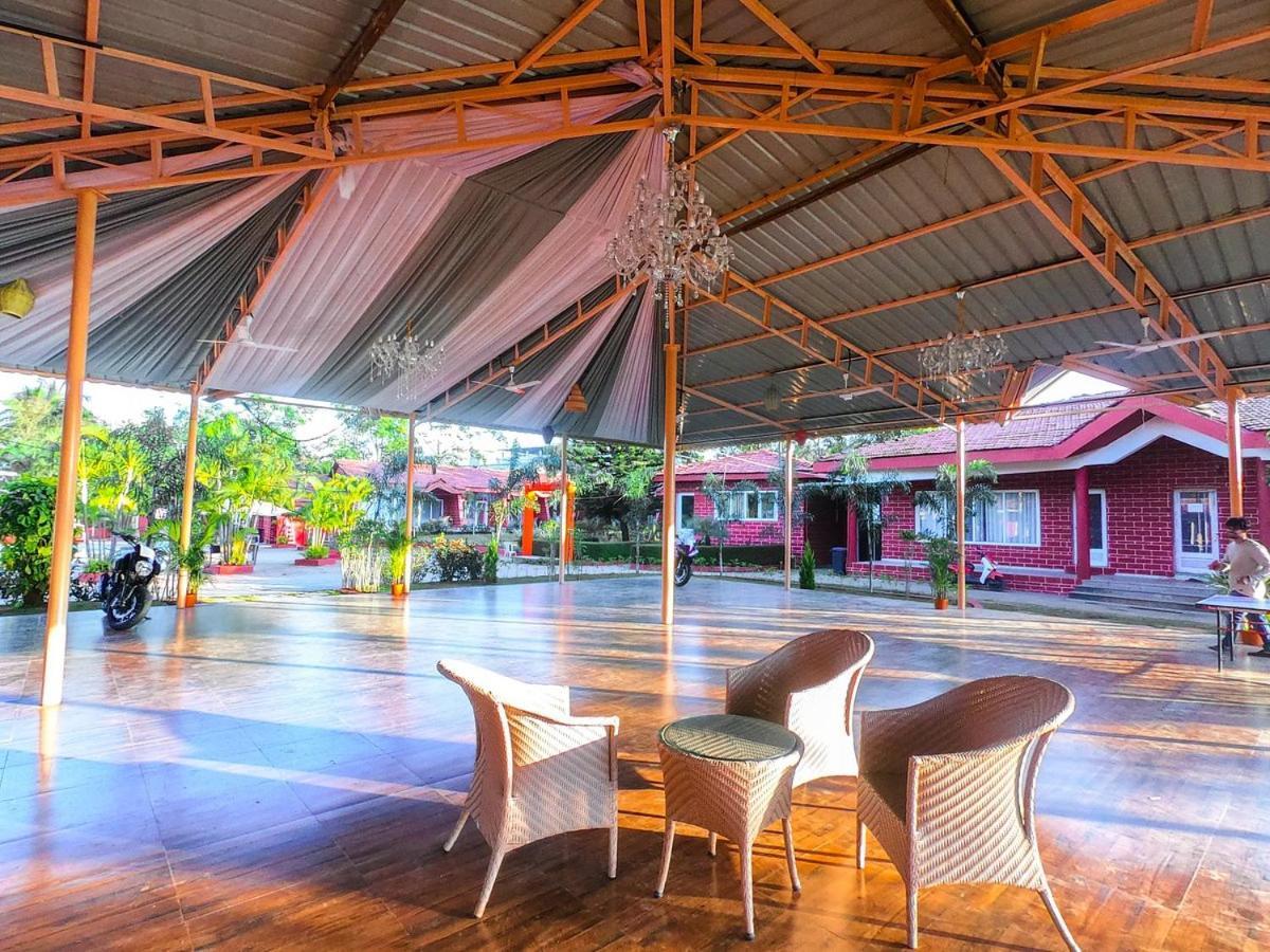 Whispering Woods Resort 罗纳瓦拉 外观 照片