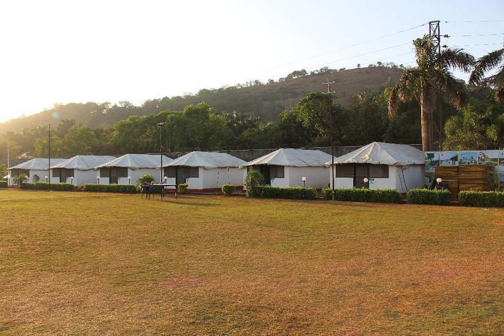 Whispering Woods Resort 罗纳瓦拉 外观 照片