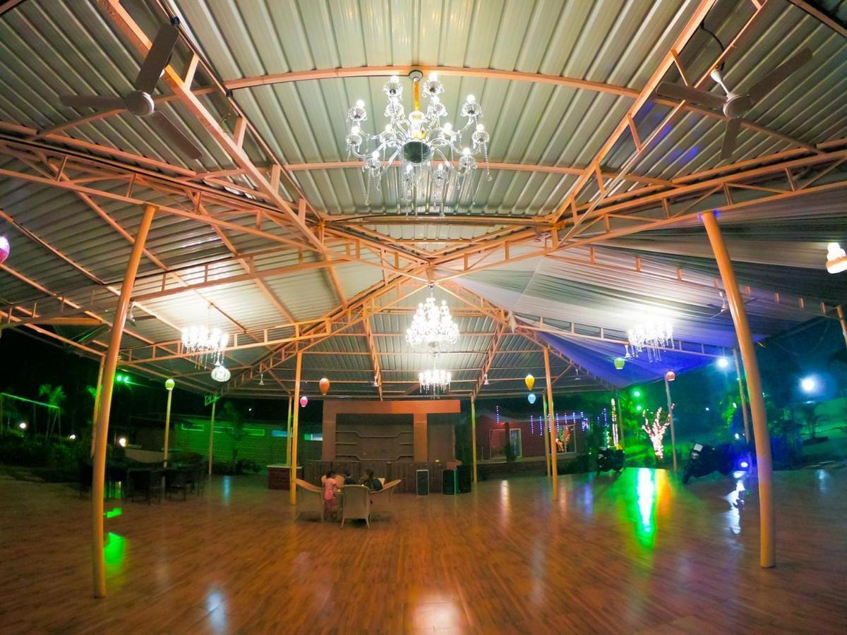 Whispering Woods Resort 罗纳瓦拉 外观 照片