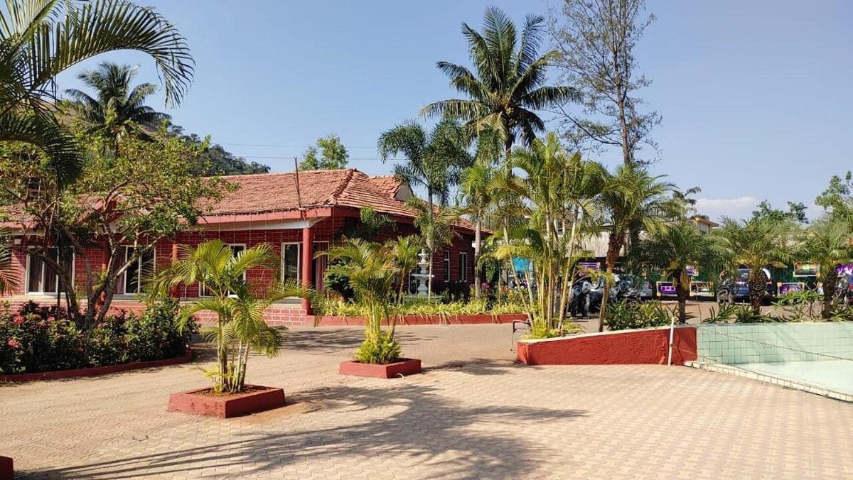 Whispering Woods Resort 罗纳瓦拉 外观 照片
