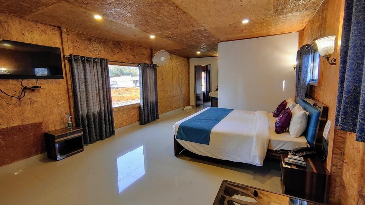 Whispering Woods Resort 罗纳瓦拉 外观 照片