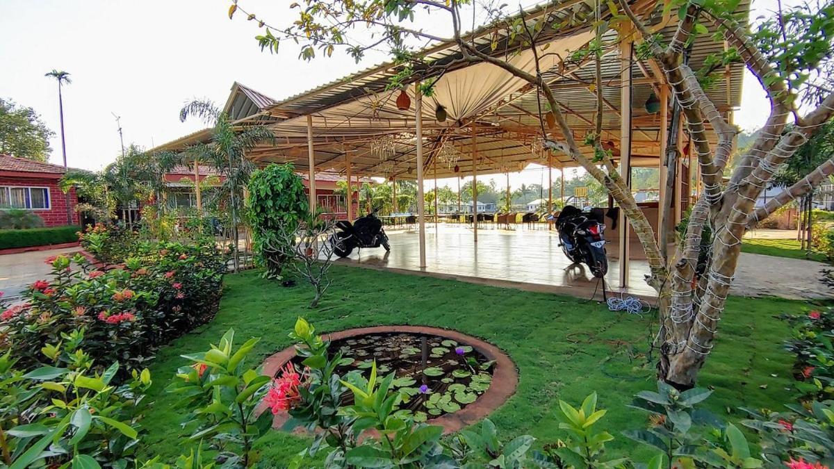 Whispering Woods Resort 罗纳瓦拉 外观 照片
